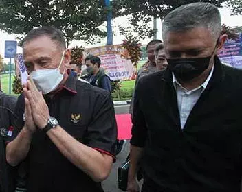 Tragedi Kanjuruhan Ketua Pssi Diperiksa Polda Jatim Selama Jam