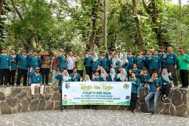 Sukses Kelola Sampah Organik Dan Budidaya Magot Pemkot Kediri Terima